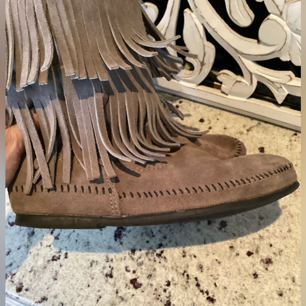 Minnetonka Fabulous Fringe Suede Leather Moccasin Boots Size 10 - Picture 5 of 12